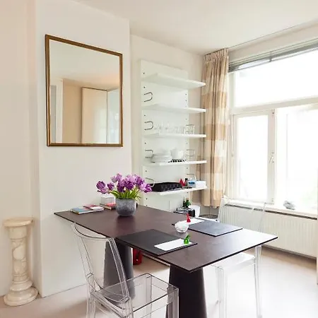 Kien Studio's فندق مبيت وإفطار أمستردام